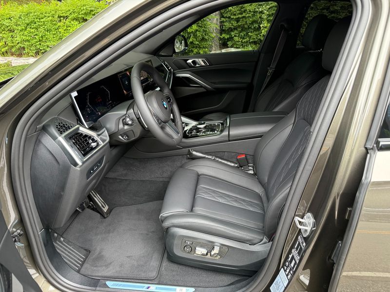 2026 BMW X6 xDrive40d M Sport Online Exclusive photo 8