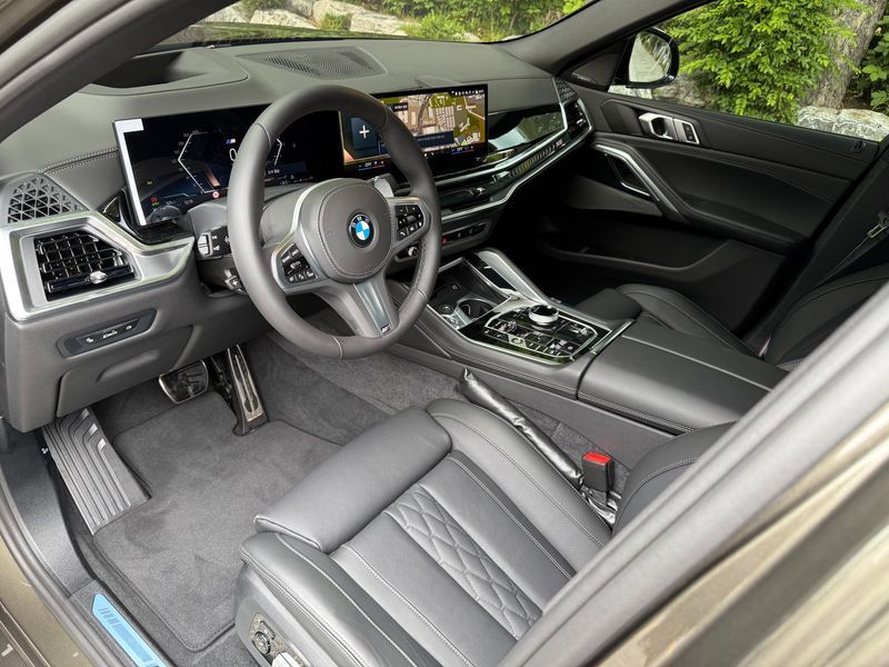 2026 BMW X6 xDrive40d M Sport Online Exclusive photo 9