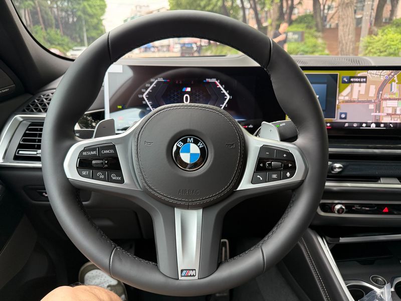 2026 BMW X6 xDrive40d M Sport Online Exclusive photo 10
