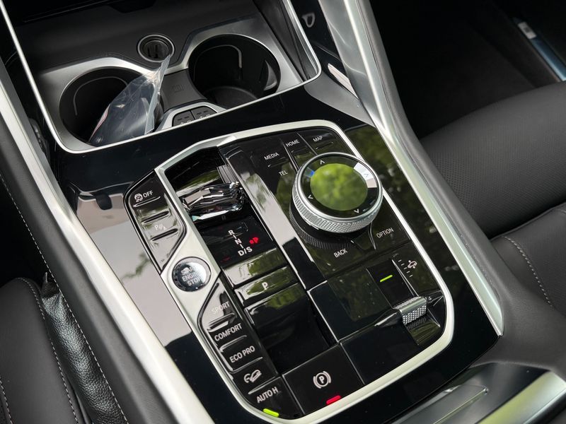 2026 BMW X6 xDrive40d M Sport Online Exclusive photo 13