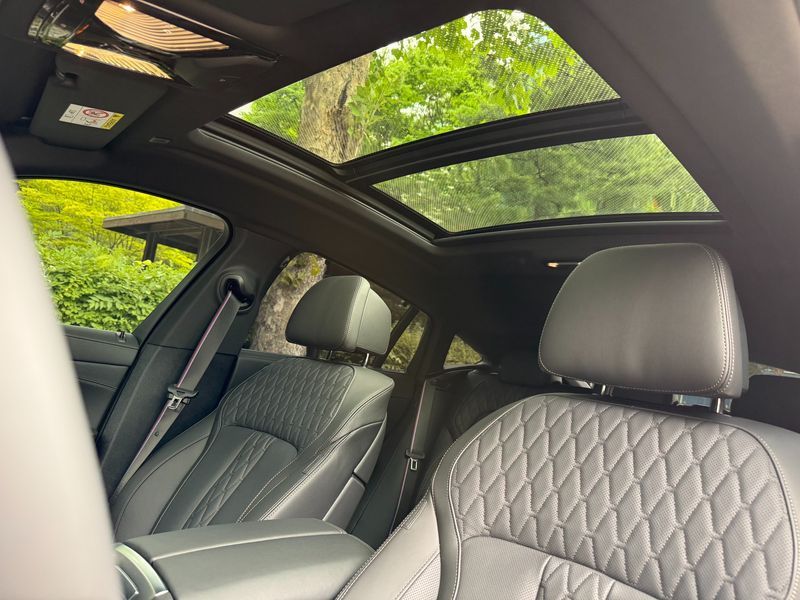 2026 BMW X6 xDrive40d M Sport Online Exclusive photo 16