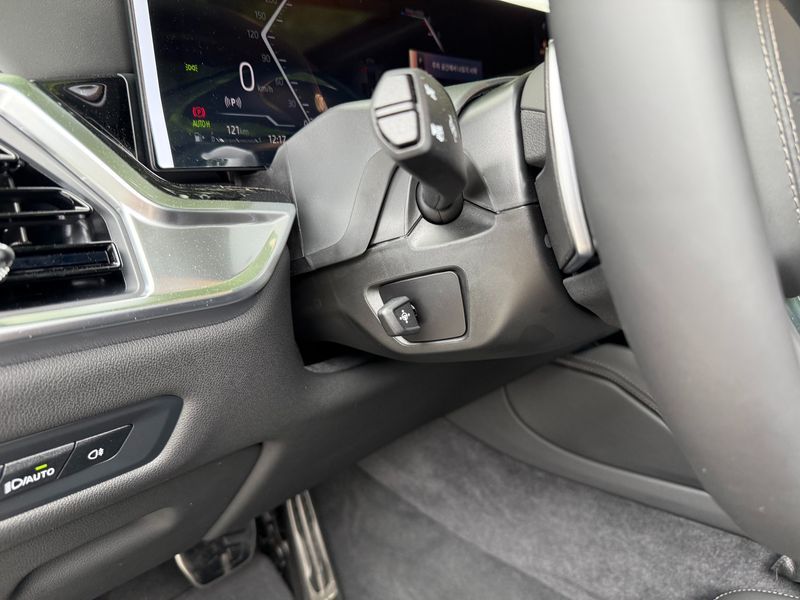 2026 BMW X6 xDrive40d M Sport Online Exclusive photo 17