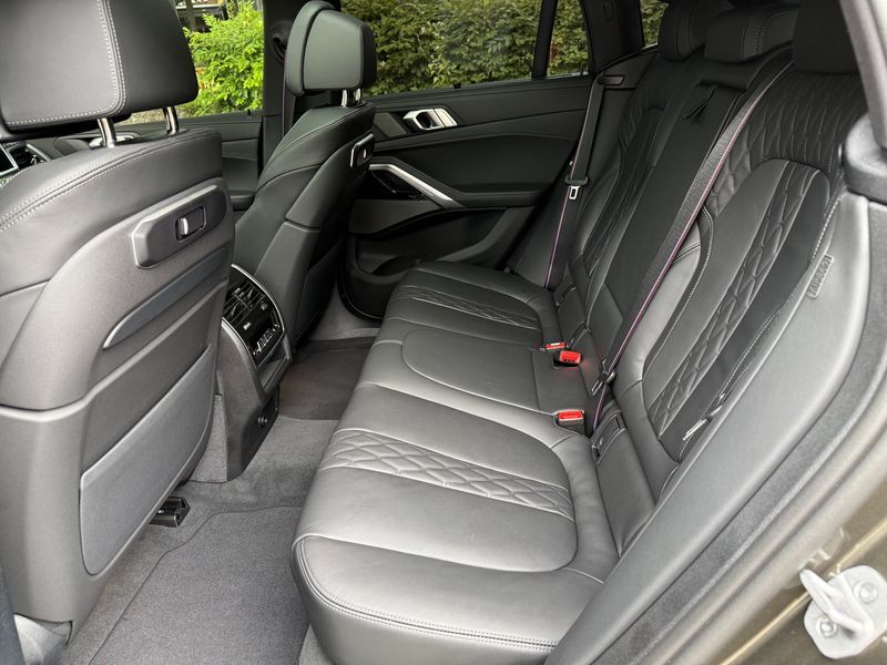 2026 BMW X6 xDrive40d M Sport Online Exclusive photo 18