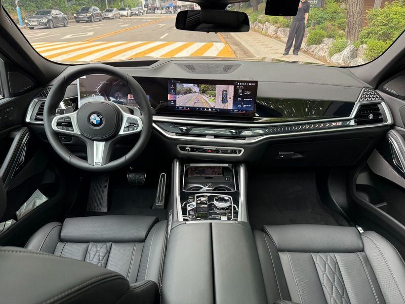 2026 BMW X6 xDrive40d M Sport Online Exclusive photo 20