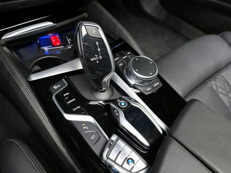 2019 BMW 5 Series 530i M Sport Package Plus photo 9