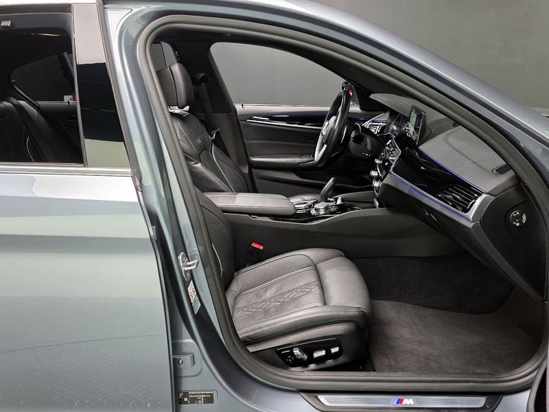 2019 BMW 5 Series 530i M Sport Package Plus photo 10
