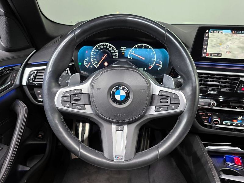 2019 BMW 5 Series 530i M Sport Package Plus photo 13