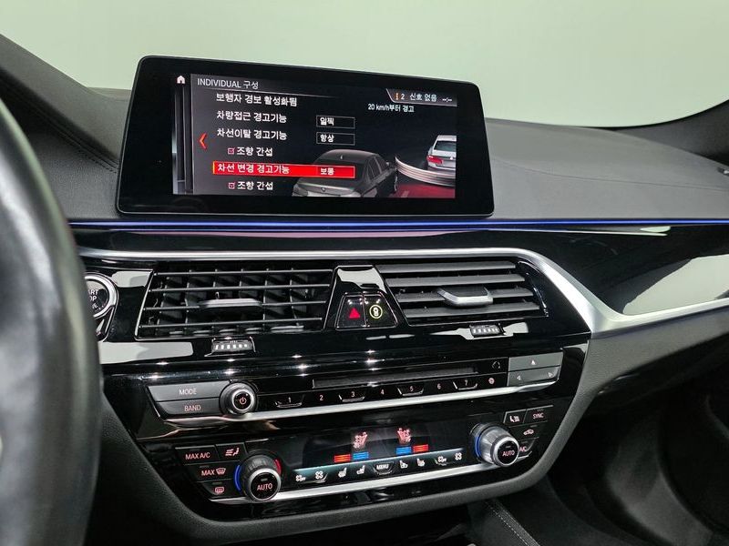 2019 BMW 5 Series 530i M Sport Package Plus photo 14