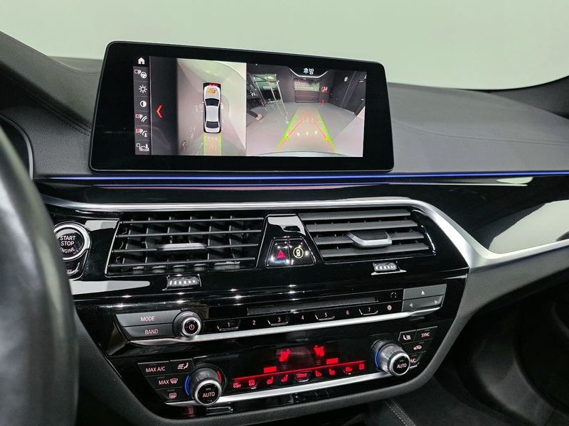 2019 BMW 5 Series 530i M Sport Package Plus photo 15