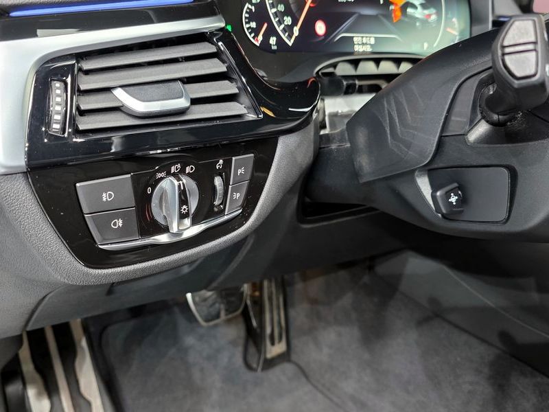 2019 BMW 5 Series 530i M Sport Package Plus photo 16