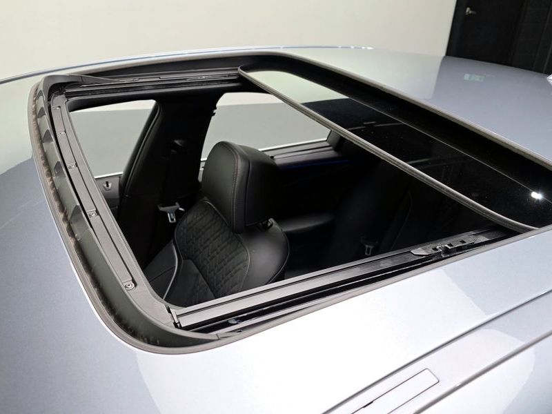 2019 BMW 5 Series 530i M Sport Package Plus photo 18