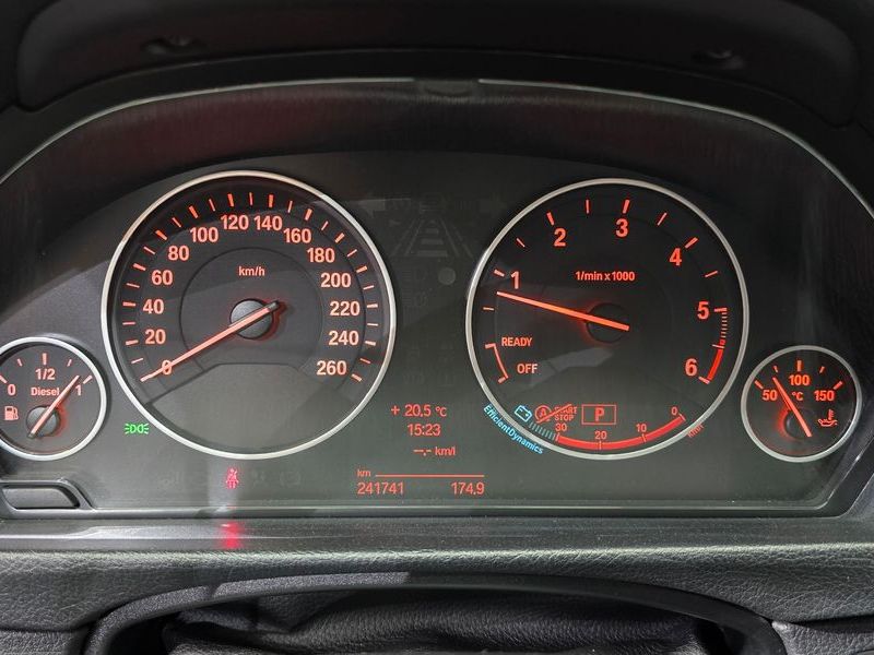 2012 BMW 3 Series 320d photo 8