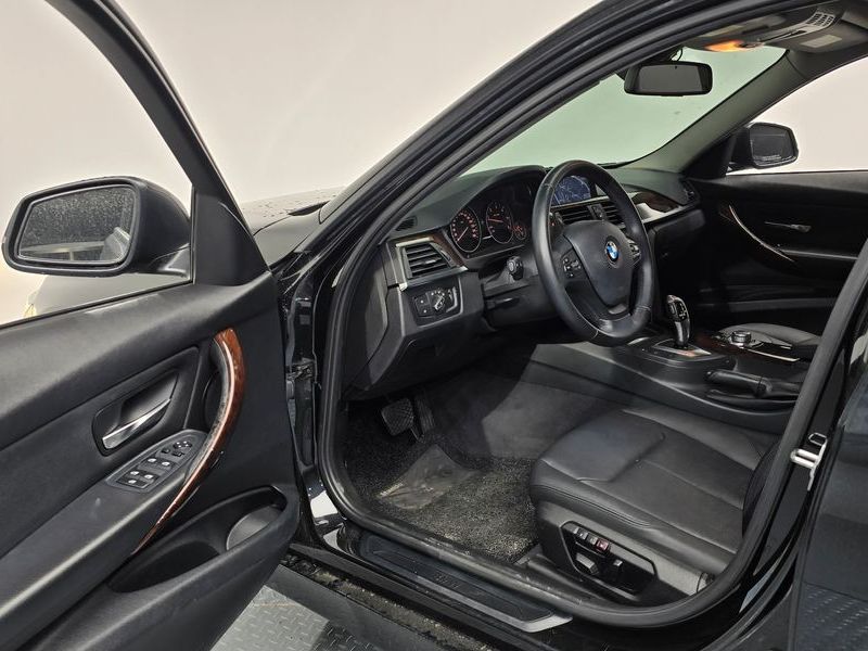 2012 BMW 3 Series 320d photo 10