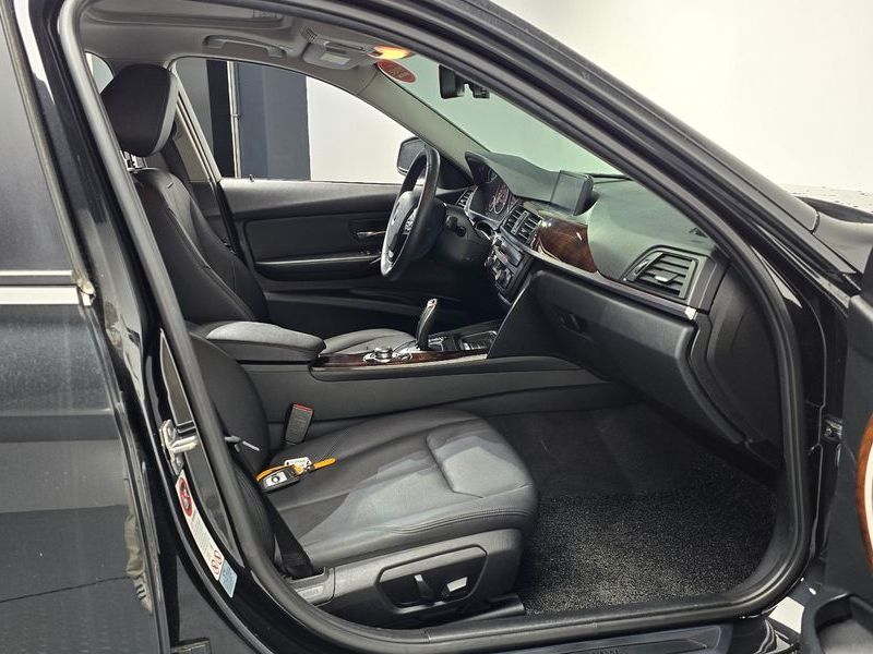 2012 BMW 3 Series 320d photo 11