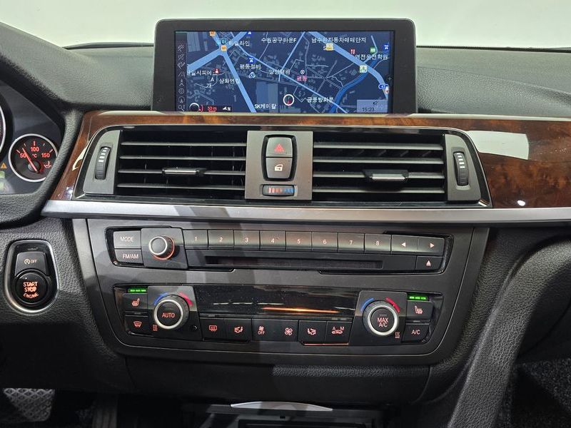 2012 BMW 3 Series 320d photo 14