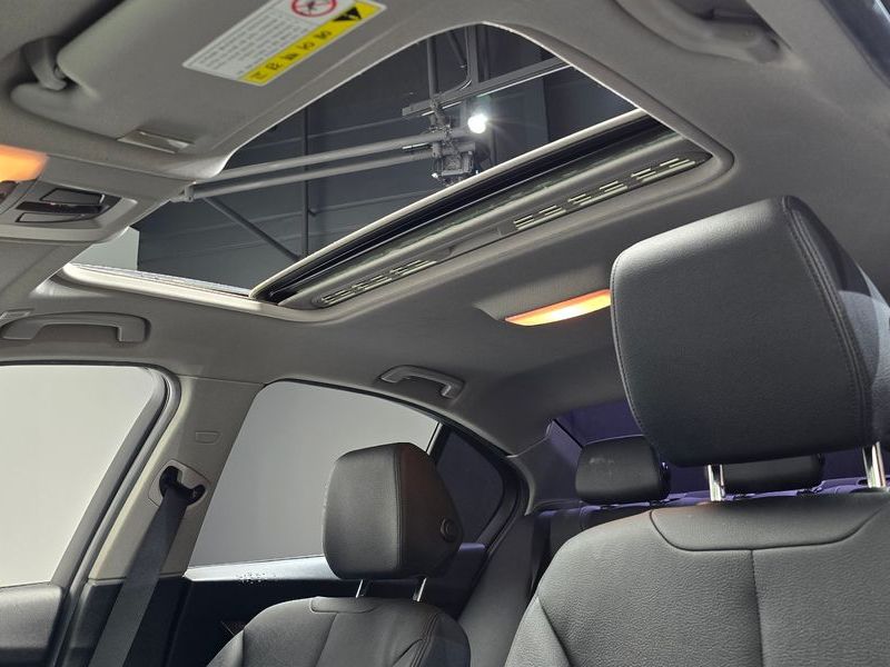 2012 BMW 3 Series 320d photo 19
