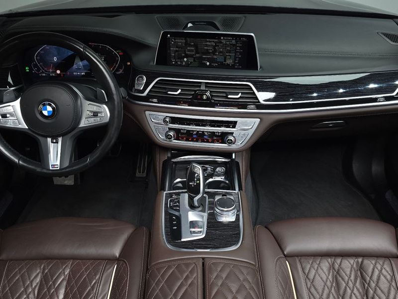 2022 BMW 7 Series 740i M Sport photo 7