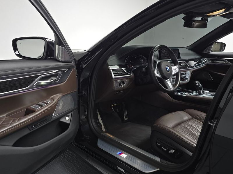 2022 BMW 7 Series 740i M Sport photo 10