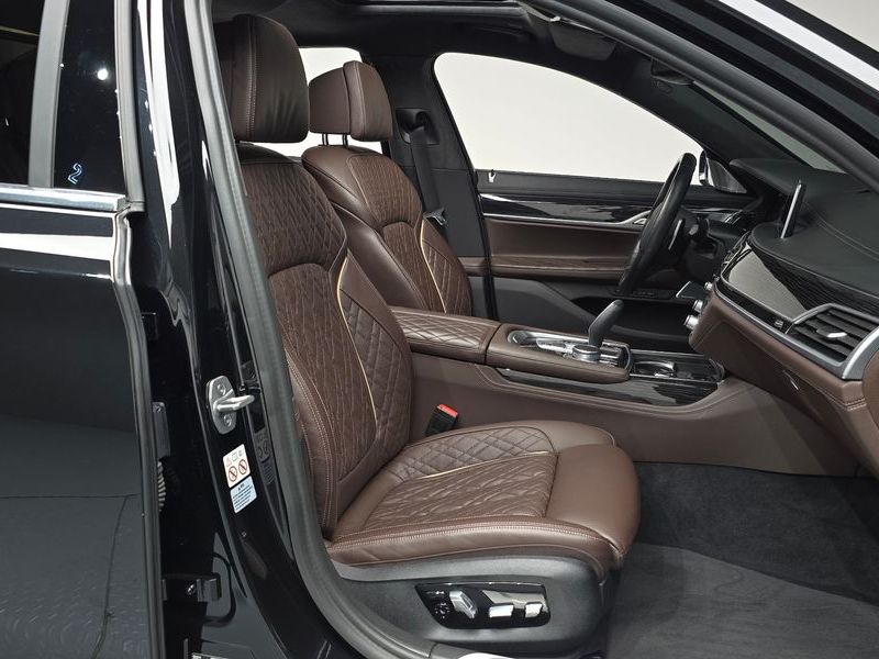2022 BMW 7 Series 740i M Sport photo 11