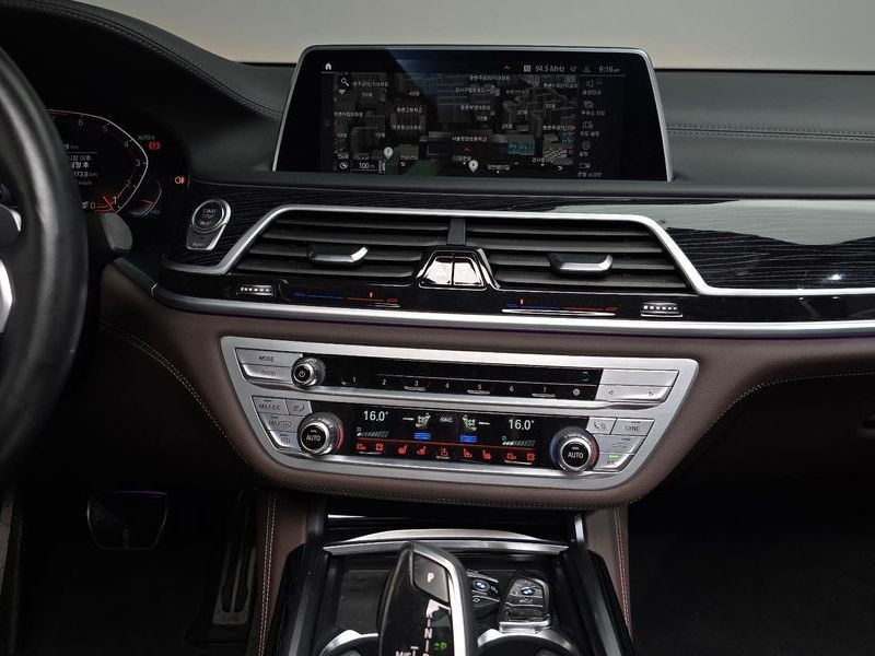 2022 BMW 7 Series 740i M Sport photo 14
