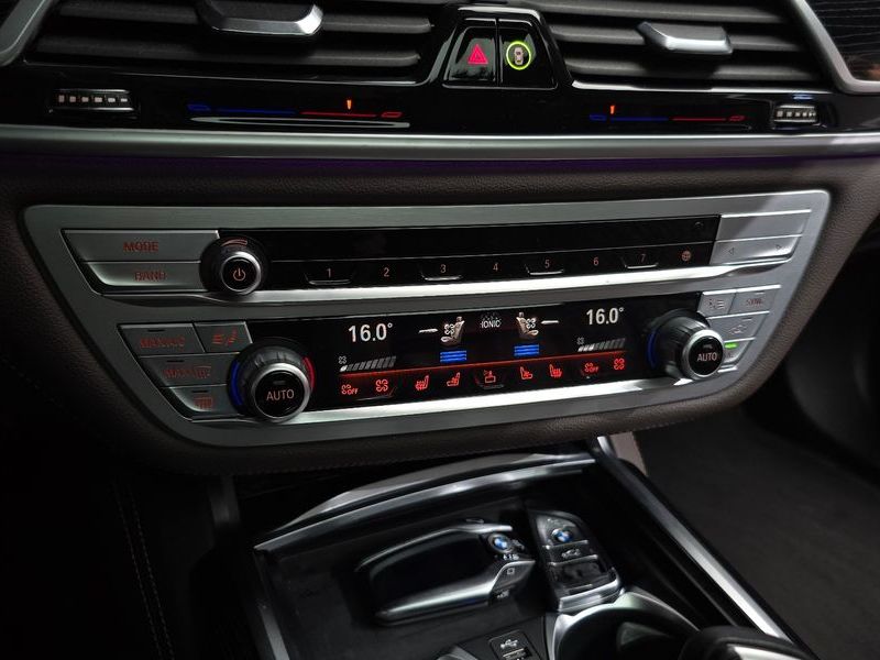 2022 BMW 7 Series 740i M Sport photo 16