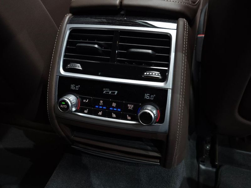 2022 BMW 7 Series 740i M Sport photo 19