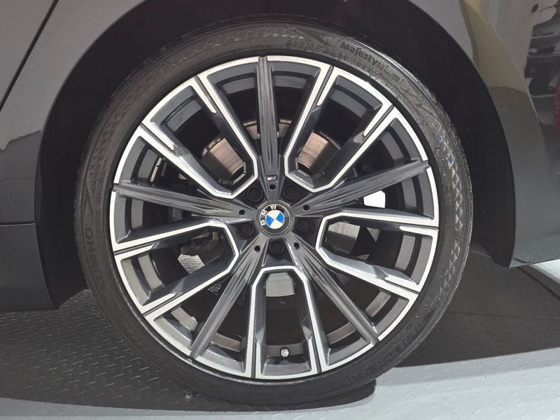 2022 BMW 7 Series 740i M Sport photo 21