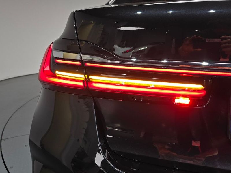 2022 BMW 7 Series 740i M Sport photo 23