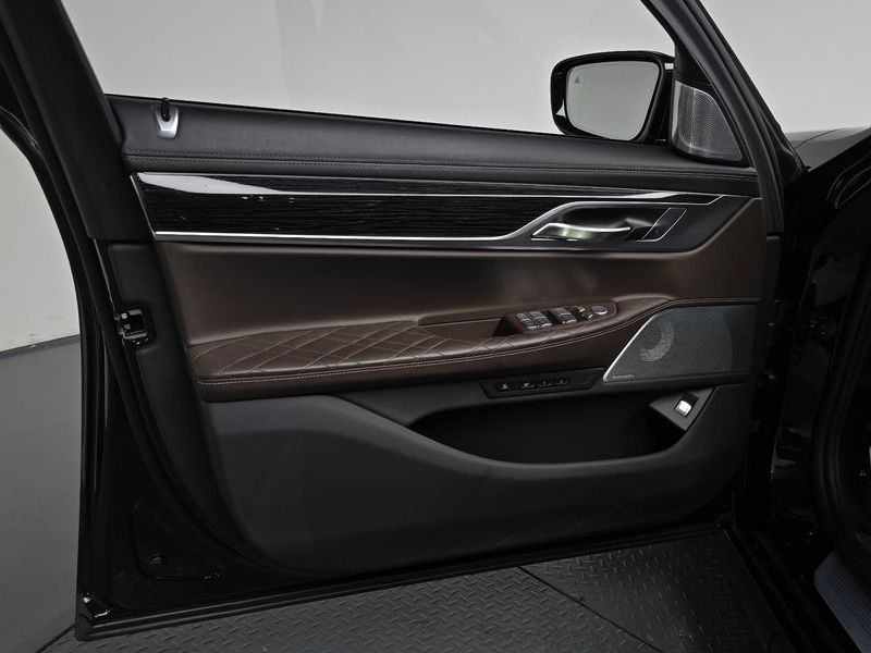 2022 BMW 7 Series 740i M Sport photo 24