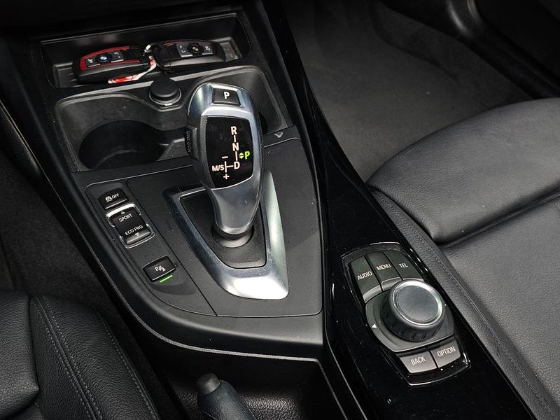 2016 BMW 1 Series 118d Sport 5Door photo 9