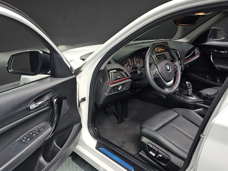 2016 BMW 1 Series 118d Sport 5Door photo 11