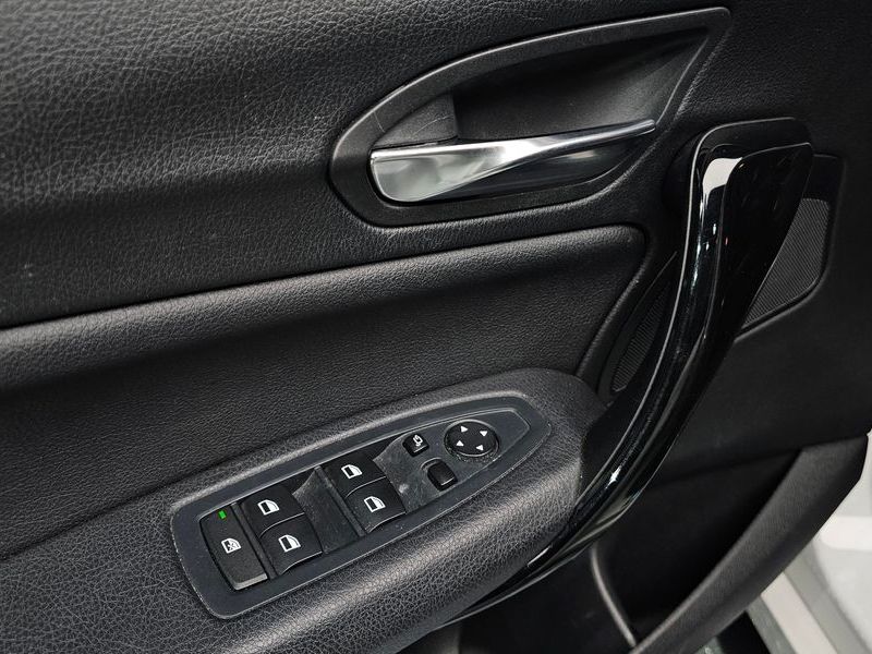 2016 BMW 1 Series 118d Sport 5Door photo 17