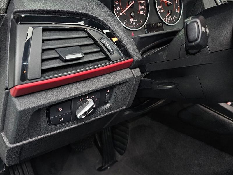 2016 BMW 1 Series 118d Sport 5Door photo 18