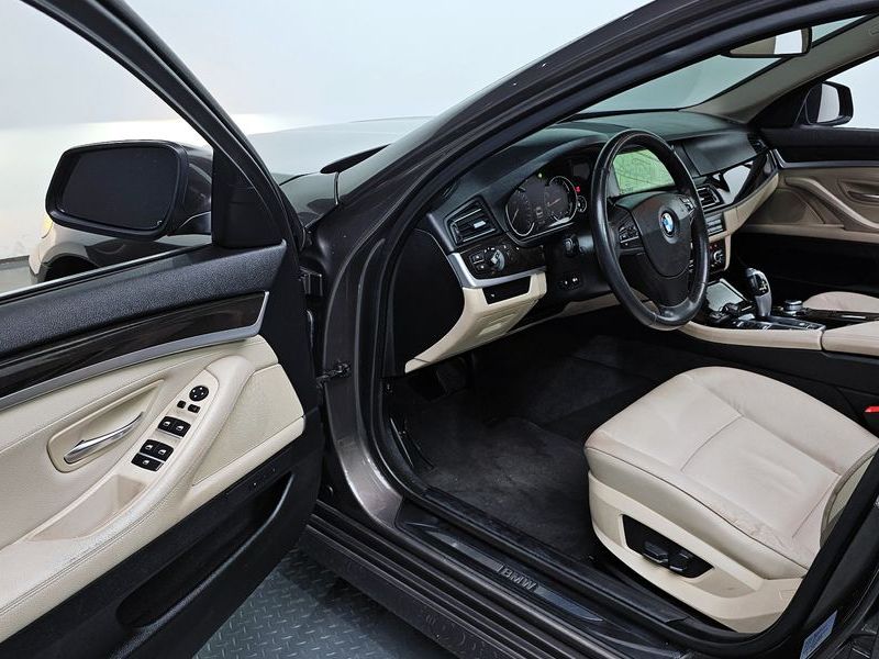 2013 BMW 5 Series 528i photo 11