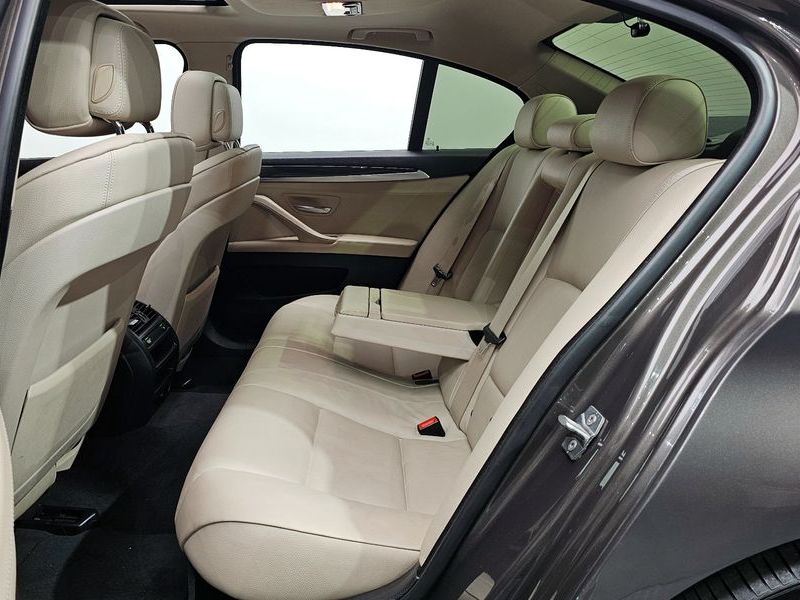 2013 BMW 5 Series 528i photo 12