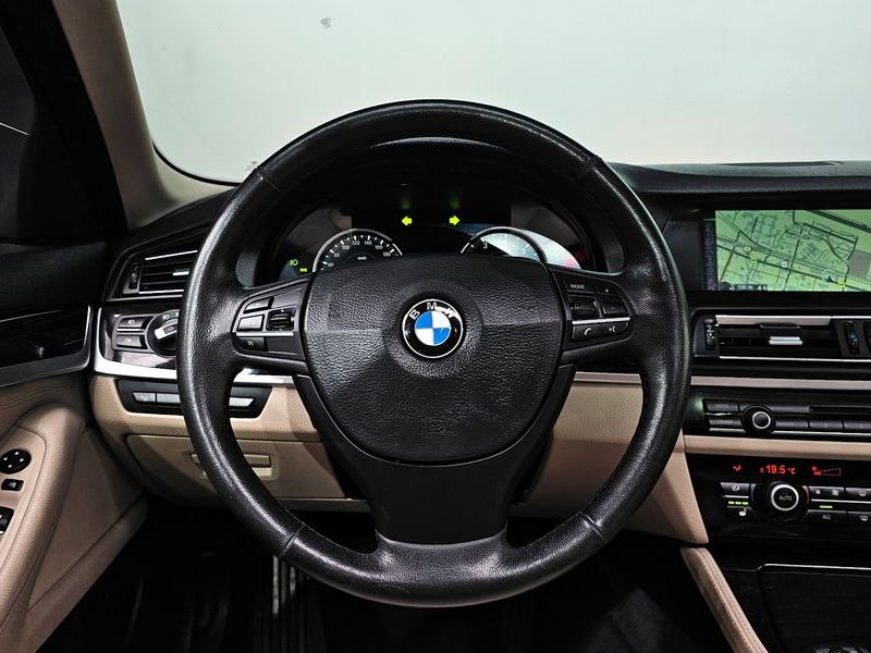 2013 BMW 5 Series 528i photo 13