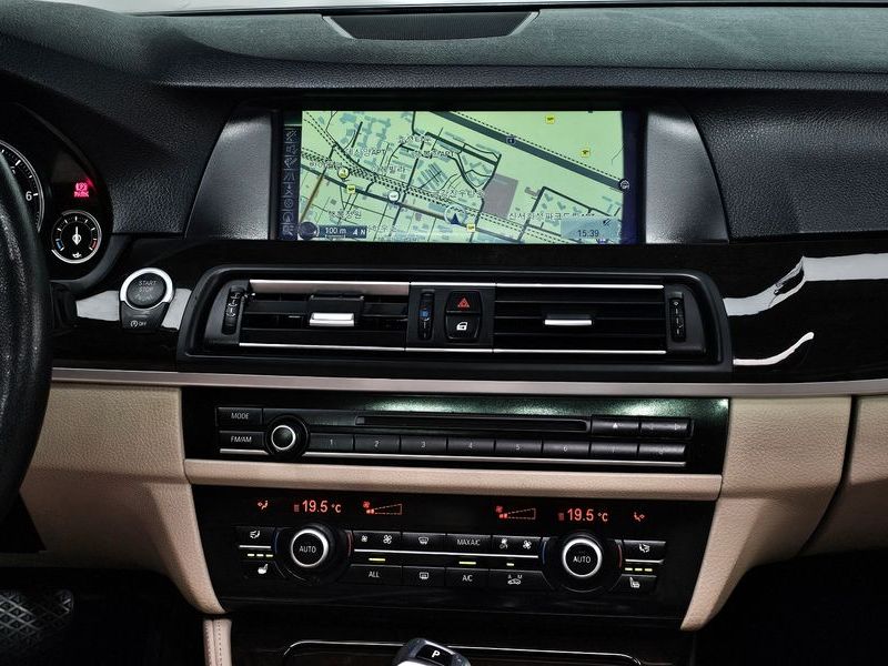 2013 BMW 5 Series 528i photo 14