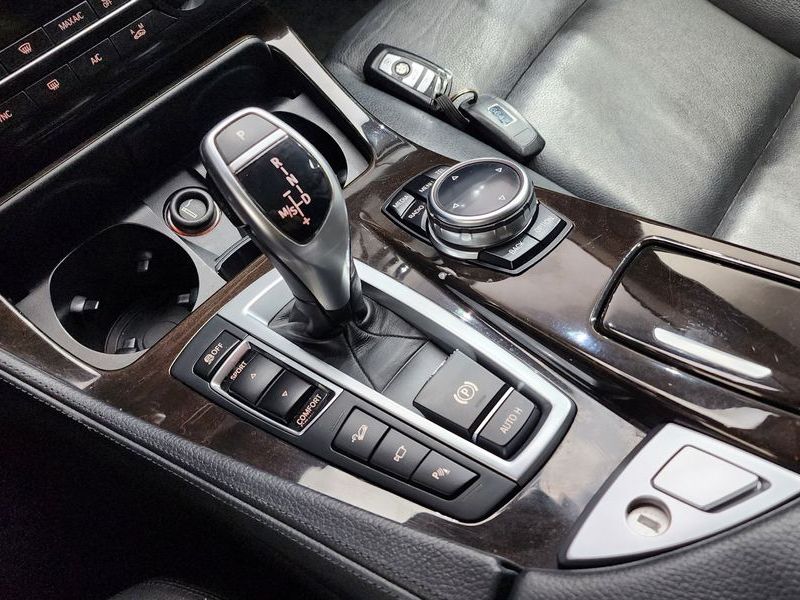 2014 BMW 5 Series 528i xDrive photo 9