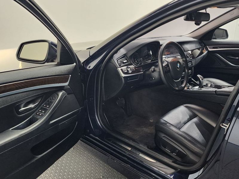 2014 BMW 5 Series 528i xDrive photo 10