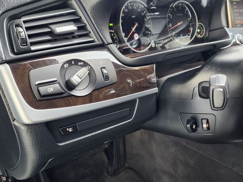 2014 BMW 5 Series 528i xDrive photo 14