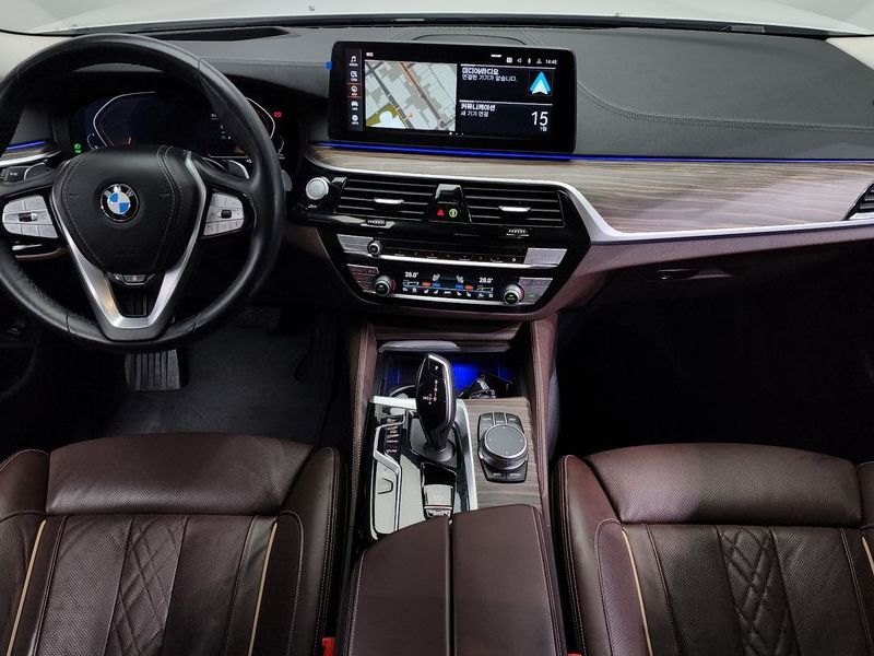 2023 BMW 5 Series 530i Luxury photo 7