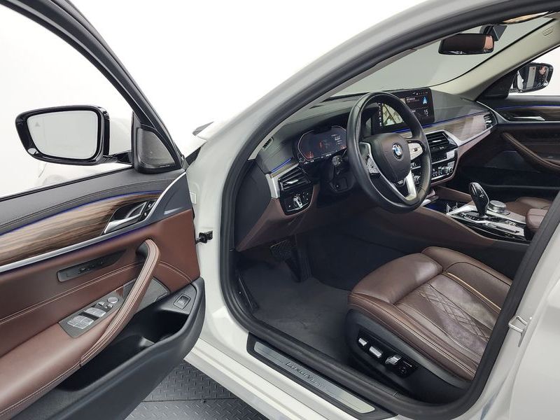 2023 BMW 5 Series 530i Luxury photo 10
