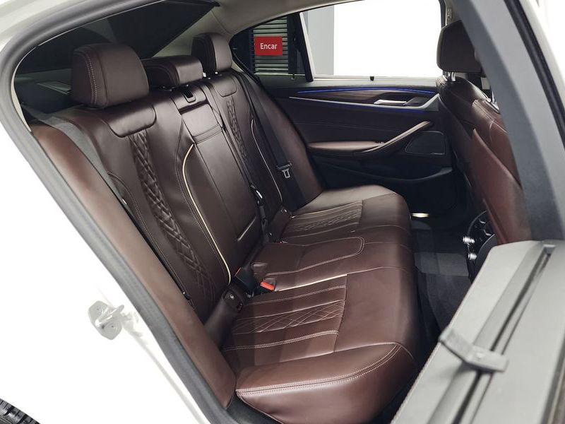 2023 BMW 5 Series 530i Luxury photo 12