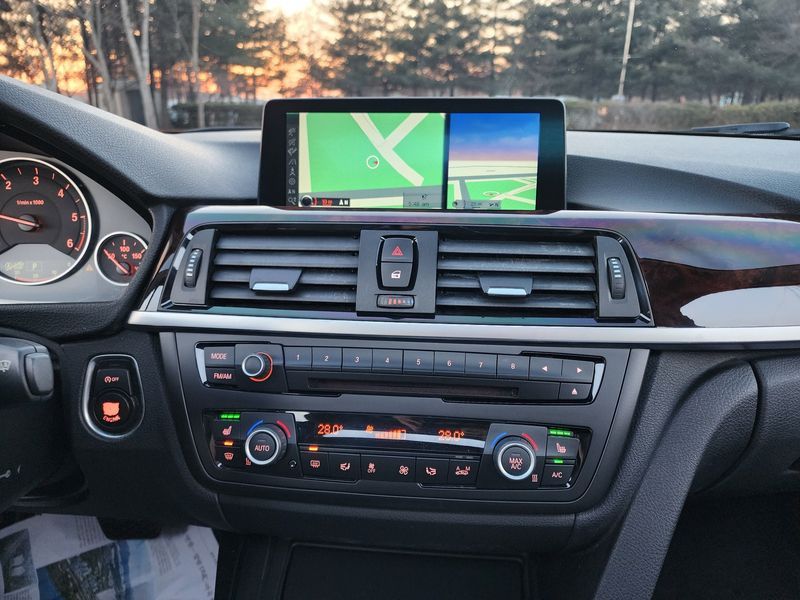2012 BMW 3 Series 320d photo 8