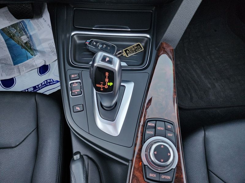 2012 BMW 3 Series 320d photo 11
