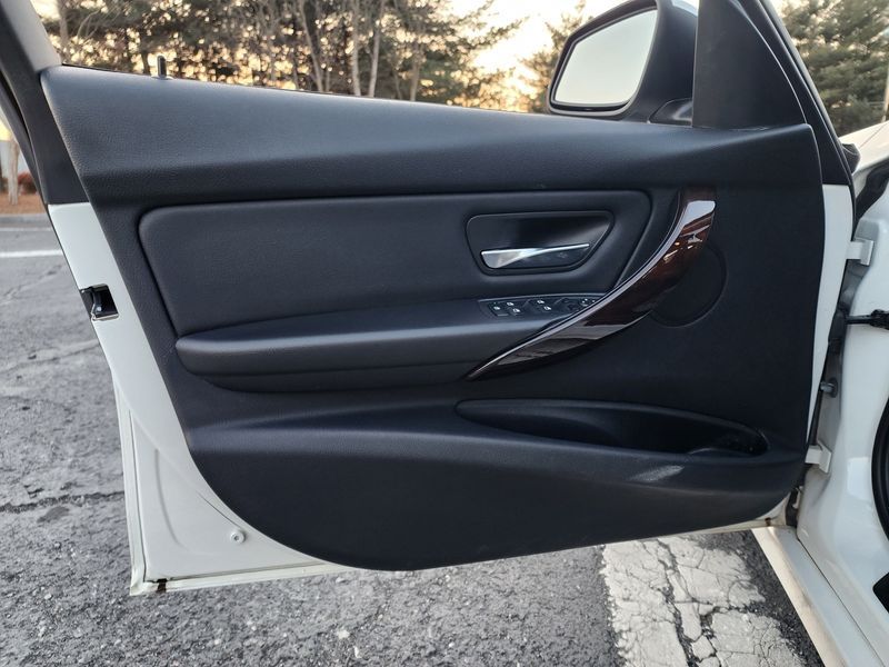 2012 BMW 3 Series 320d photo 13