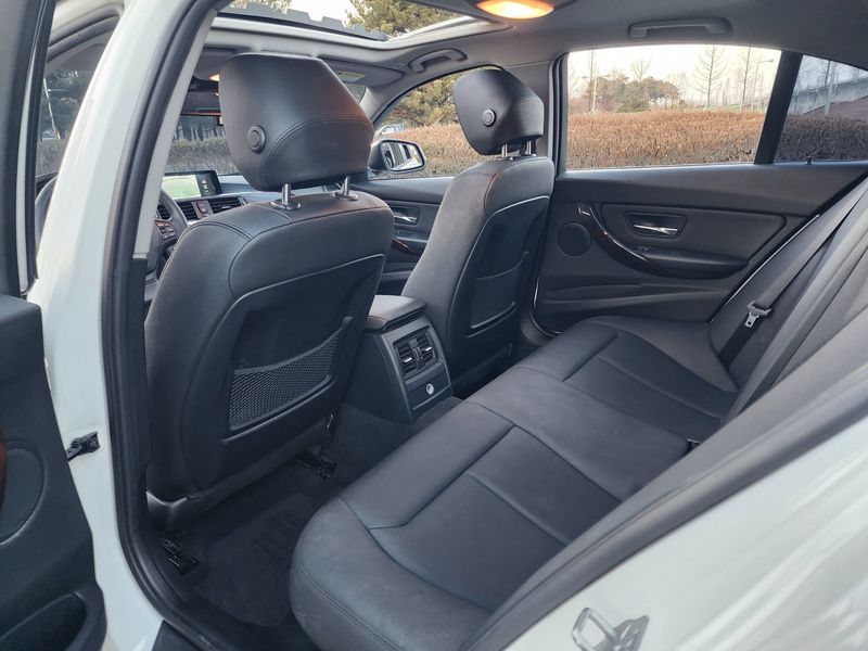 2012 BMW 3 Series 320d photo 15
