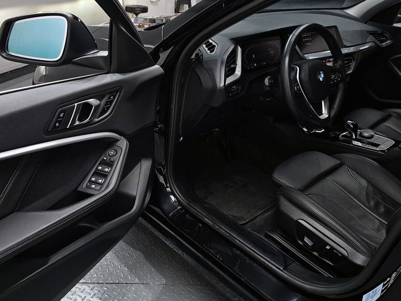 2022 BMW 1 Series 120i Advantage photo 10