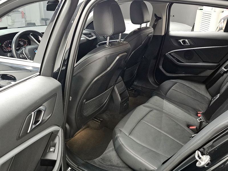 2022 BMW 1 Series 120i Advantage photo 11