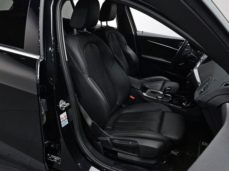 2022 BMW 1 Series 120i Advantage photo 12